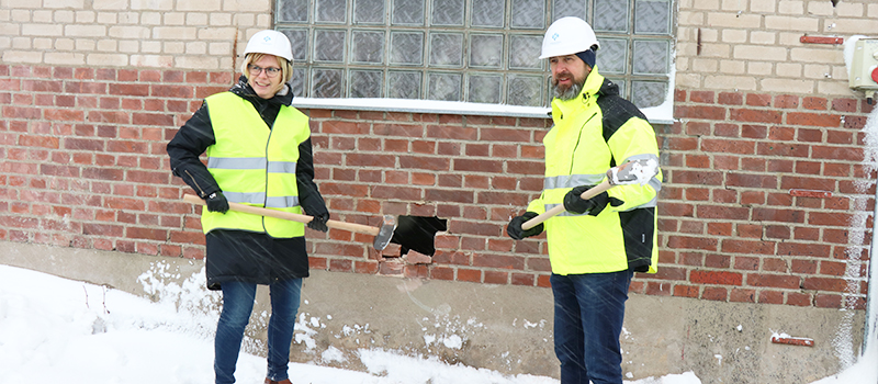 Henrik Gustafsson och Ann-Marie Nilsson slår första släggslaget!