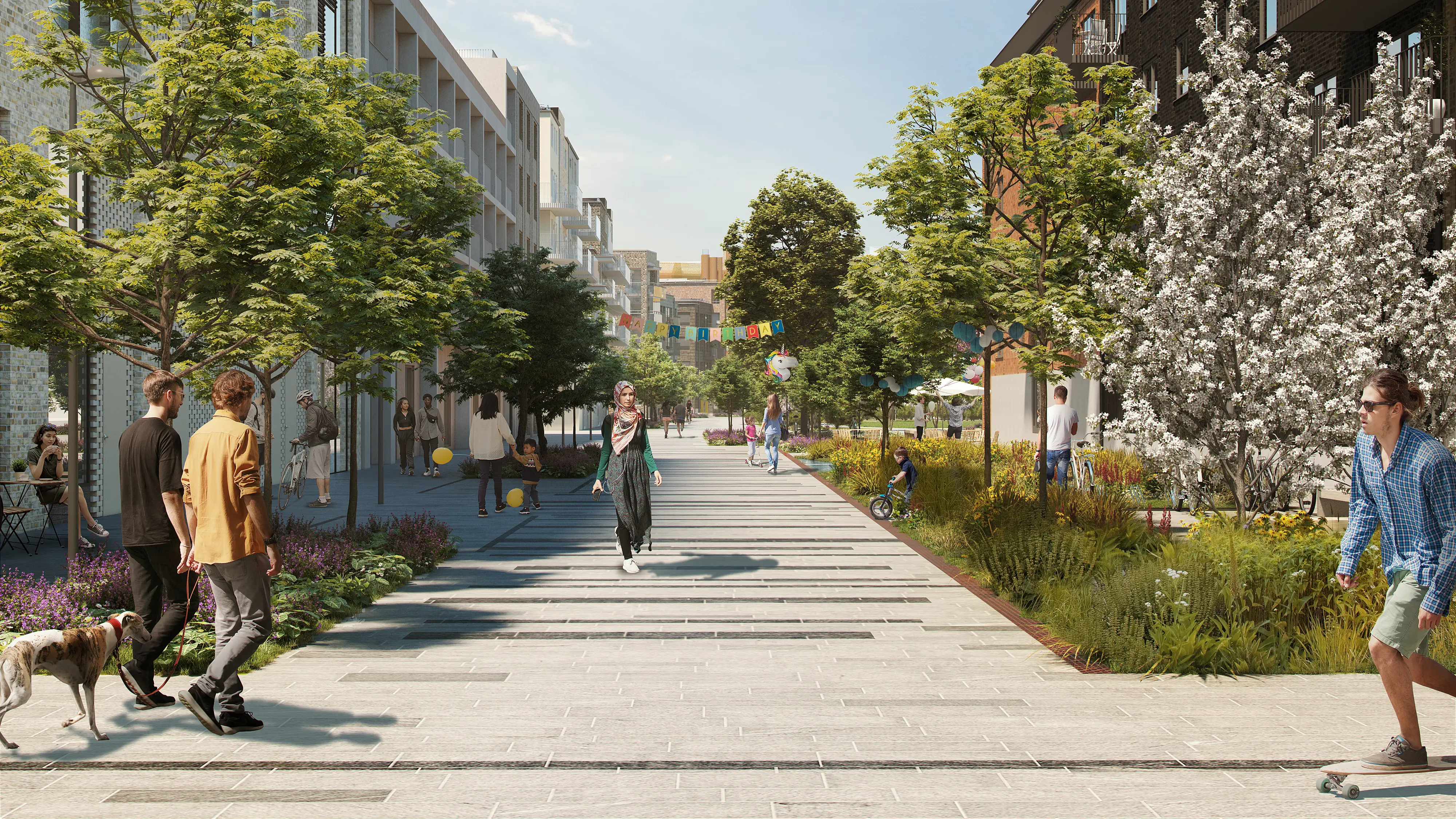 Stenlagd gata med grönska längs husväggarna. Människor rör sig på gatan.